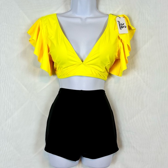 NWT Womens 2 Piece Flutter Top and High Waist Shorts Pin-Up Girl Swimsuit Medium - Picture 1 of 12